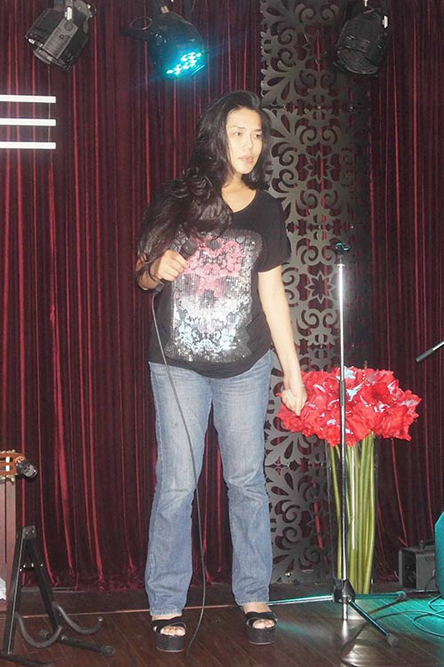 Nathan Lee trẻ trung tập hát - 11