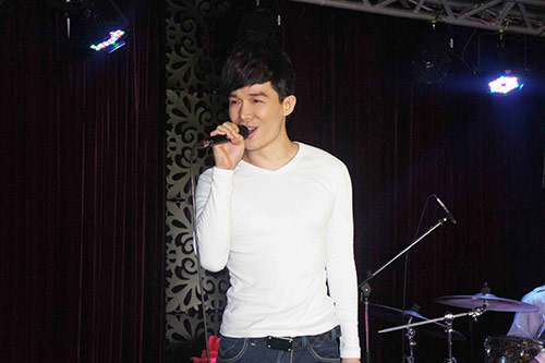 Nathan Lee trẻ trung tập hát - 3