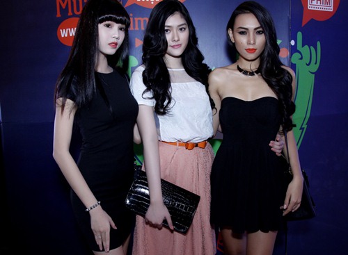 Bản sao Thuỳ Lâm quot;đánh bậtquot; dàn mẫu Venus - 10