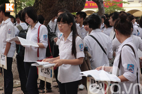 Thi tốt nghiệp: Phụ huynh căng thẳng hơn sĩ tử - 11