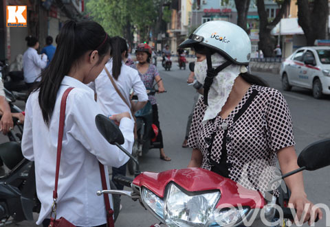 Thi tốt nghiệp: Phụ huynh căng thẳng hơn sĩ tử - 2