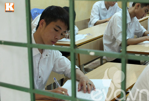 Thi tốt nghiệp: Phụ huynh căng thẳng hơn sĩ tử - 15