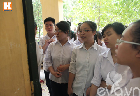 Thi tốt nghiệp: Phụ huynh căng thẳng hơn sĩ tử - 13