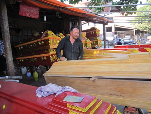 Nghề lo “hậu sự” cho người xấu số - 1