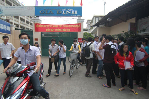 Nam sinh cứu 5 em nhỏ vào đề thi Văn - 12