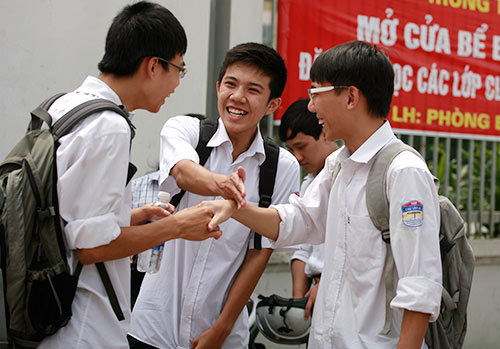 Nam sinh cứu 5 em nhỏ vào đề thi Văn - 7