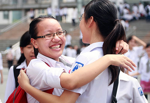 Nam sinh cứu 5 em nhỏ vào đề thi Văn - 8