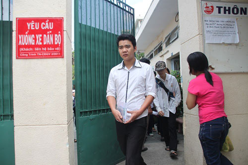 Nam sinh cứu 5 em nhỏ vào đề thi Văn - 10