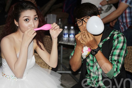 Hòa Hiệp nhí nhảnh bên quot;tình cũquot; Bùi Anh Tuấn - 1