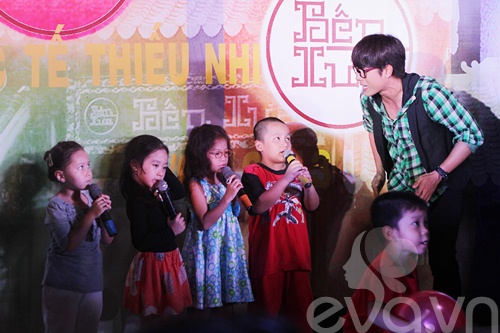 Hòa Hiệp nhí nhảnh bên quot;tình cũquot; Bùi Anh Tuấn - 9