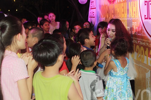 Hòa Hiệp nhí nhảnh bên quot;tình cũquot; Bùi Anh Tuấn - 10