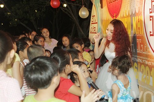 Hòa Hiệp nhí nhảnh bên quot;tình cũquot; Bùi Anh Tuấn - 11