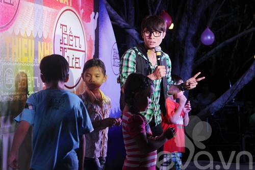 Hòa Hiệp nhí nhảnh bên quot;tình cũquot; Bùi Anh Tuấn - 8