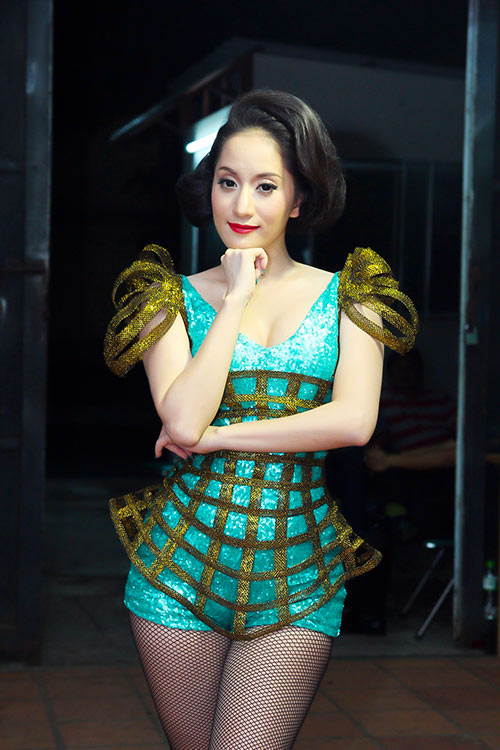 Khánh Thi nổi bật với vũ đạo nóng bỏng - 2