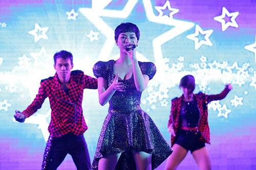 Trà My Idol khoe ngực đầy bên quot;phi hành giaquot; - 6