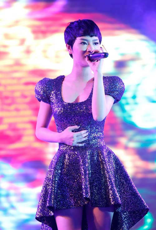 Trà My Idol khoe ngực đầy bên quot;phi hành giaquot; - 7