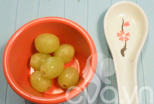 2 mẹo trẻ hóa da từ nho xanh - 1