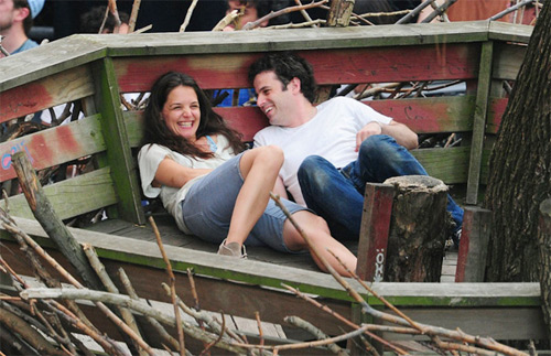 Katie Holmes ôm hôn bạn diễn say đắm - 5