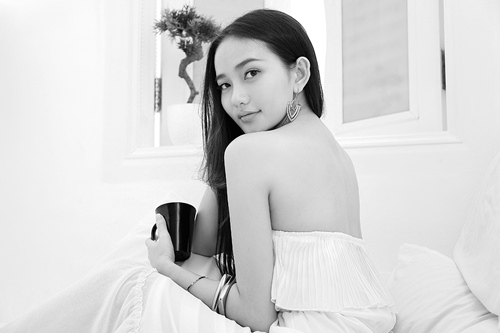 Phan Như Thảo vai trần mong manh - 3