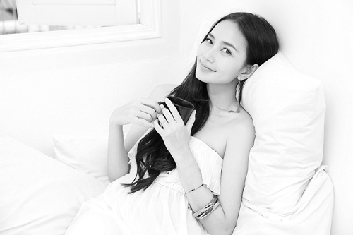 Phan Như Thảo vai trần mong manh - 5
