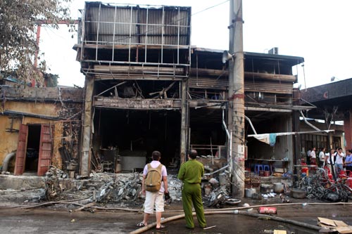 quot;Sau 3 tiếng nổ, tất cả chìm trong lửaquot; - 3