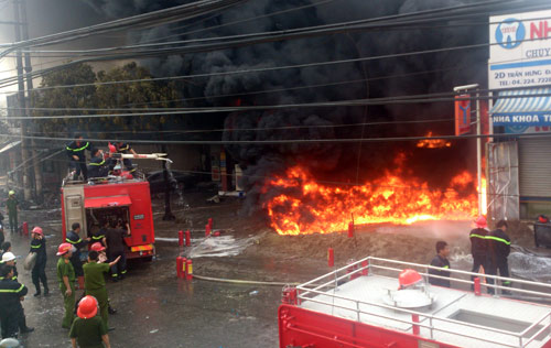 quot;Sau 3 tiếng nổ, tất cả chìm trong lửaquot; - 5