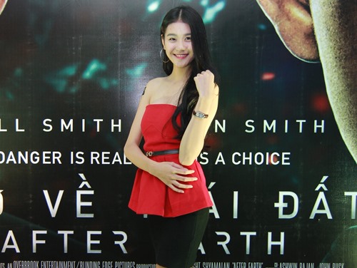 Yến Trang xinh như công chúa xem phim một mình - 12