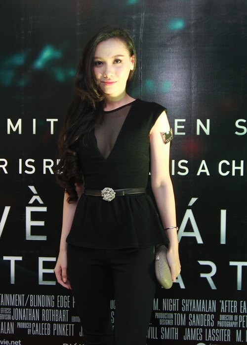 Yến Trang xinh như công chúa xem phim một mình - 13