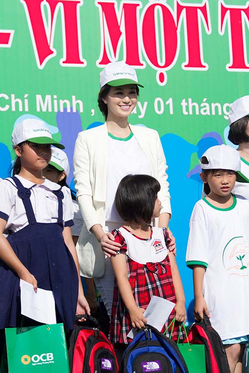 Khánh My cùng hàng trăm người đi bộ vì môi trường - 13