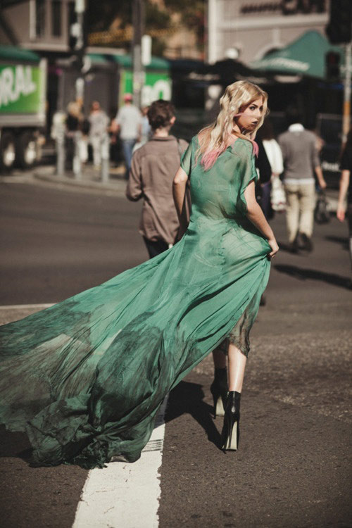 Hè về, váy maxi tung bay trên phố - 5