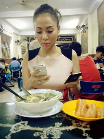 Anna Trương hạnh phúc vì gặp Angelina Jolie - 6