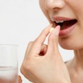 Sức khỏe - Không phải cứ nuốt thuốc là xong