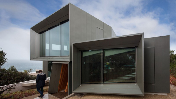 Được hoàn thành trong năm 2012, căn biệt thự tại miền nam nước Úc này hội tụ hầu hết những yếu tố làm người ta phải 'phát thèm': rộng rãi, sang trọng, bắt mắt, nhìn ra biển xanh...
