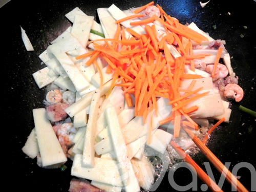 Lạ với cổ hũ dừa xào tôm thịt - 8