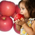 Làm mẹ - Táo - 'trái vàng' cho sức khỏe của bé