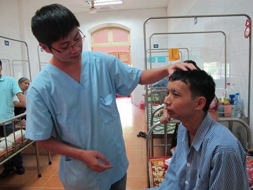 Gần 20 năm không há được miệng - 2