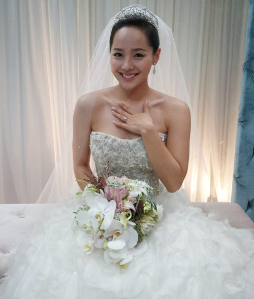 Sao Hàn đẹp lộng lẫy ngày lên xe hoa - 3