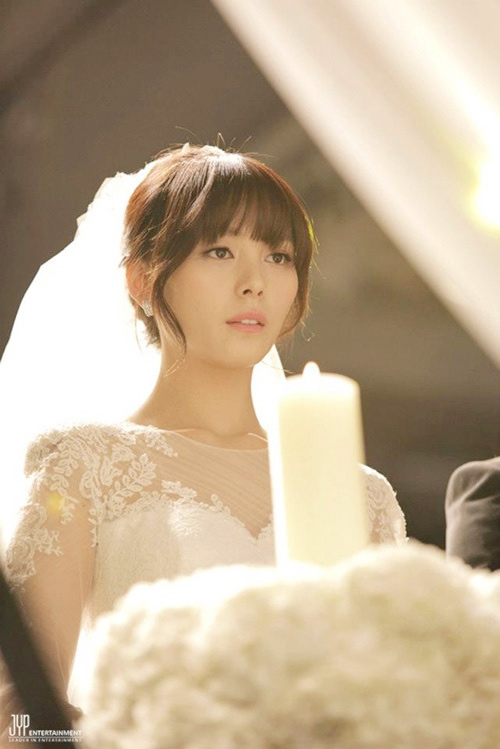 Sao Hàn đẹp lộng lẫy ngày lên xe hoa - 9