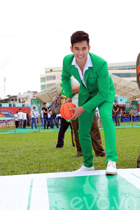 Diva Mỹ Linh nhí nhảnh cùng MC Thanh Bạch - 10