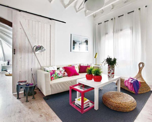 “Hô biến” gác mái 50m2 rực rỡ sắc màu - 1