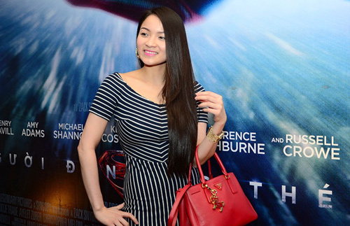 Thủy Top đằm thắm, Elly Trần sexy - 1