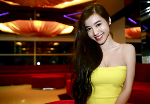 Thủy Top đằm thắm, Elly Trần sexy - 3
