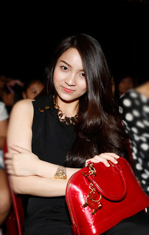 Thủy Top đằm thắm, Elly Trần sexy - 2