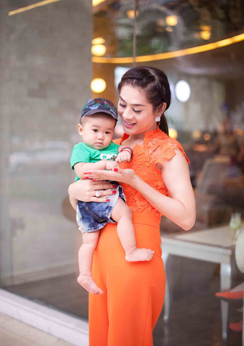 Thủy Top đằm thắm, Elly Trần sexy - 15