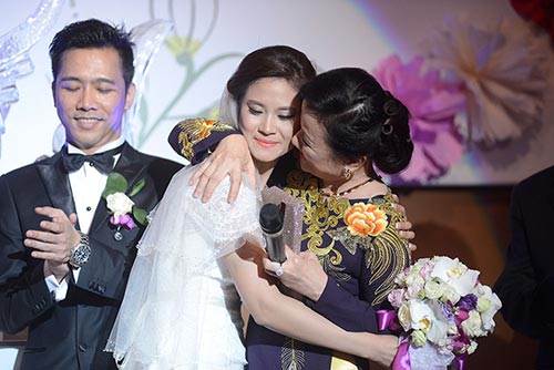 HH Biển Vân Anh nghẹn ngào trong đám cưới - 10