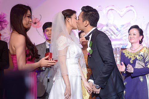 HH Biển Vân Anh nghẹn ngào trong đám cưới - 12