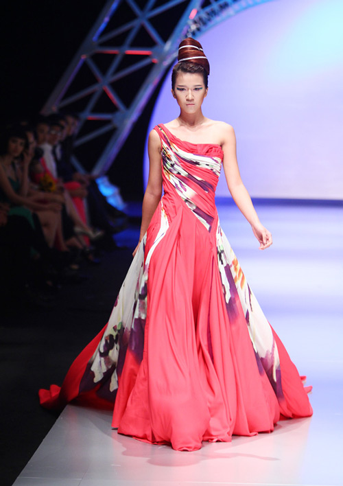 Ngôi vị quán quân Project Runway gây tranh cãi - 5