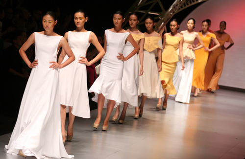 Ngôi vị quán quân Project Runway gây tranh cãi - 16