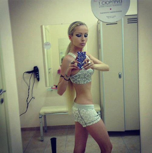 Cô nàng #039;búp bê sống#039; phủ nhận #039;dao kéo#039; - 5