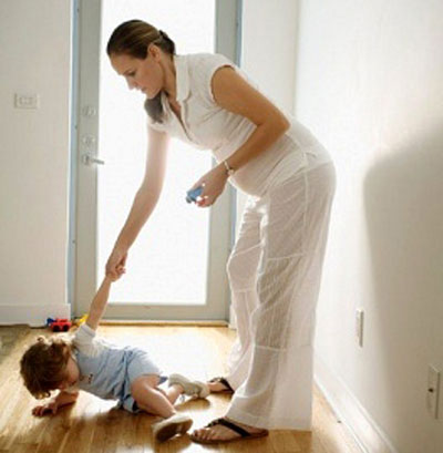 Được bà chiều, con giơ tay tát mẹ - 1